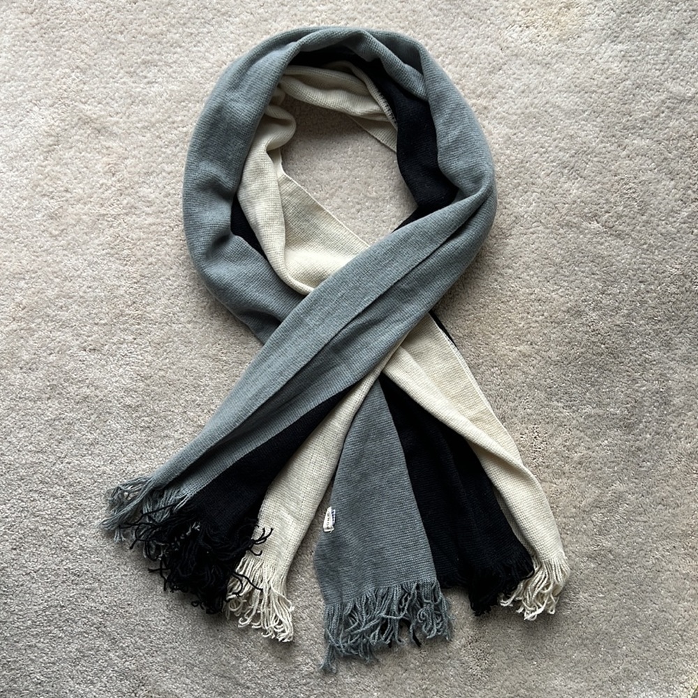 Donni Color-Block Knit Scarf - Picture 2 of 8